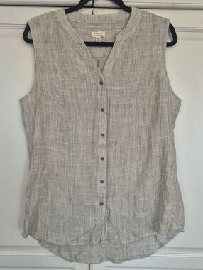 Weatherproof Sleeveless Linen Button-Front Top in Light Gray Stripe